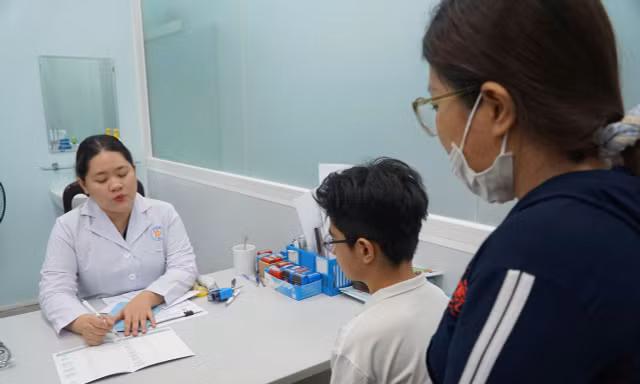 5 học sinh mắc não mô cầu: Vì sao TPHCM cấp thuốc dự phòng cho hàng nghìn người?