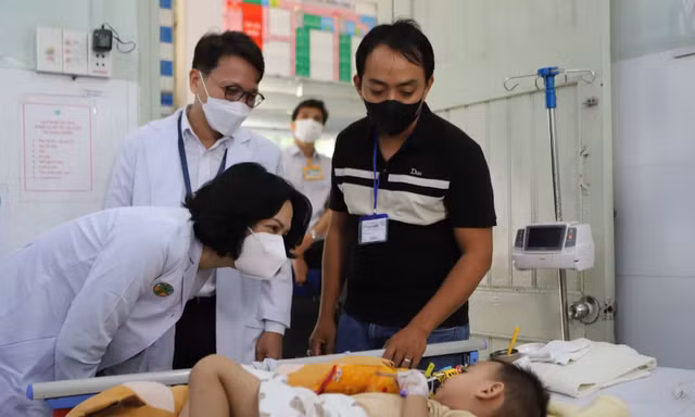 Bầu trời TPHCM mờ đục, coi chừng trẻ bệnh nặng