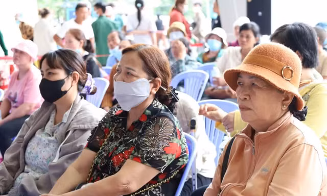 TPHCM: Bệnh nhân khám ung thư tăng nhưng máy chiếu chụp chẩn đoán ‘đắp chiếu’
