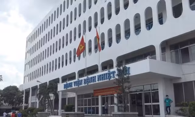 Ba học sinh cùng trường mắc não mô cầu, một em đã tử vong