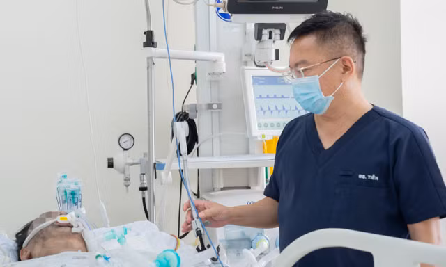 4 người trong vụ cháy ở phường Chợ Lớn đang cấp cứu tại Bệnh viện Chợ Rẫy