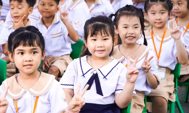 Được miễn học phí, học sinh TPHCM vẫn phải tốn bao nhiêu tiền mỗi tháng?