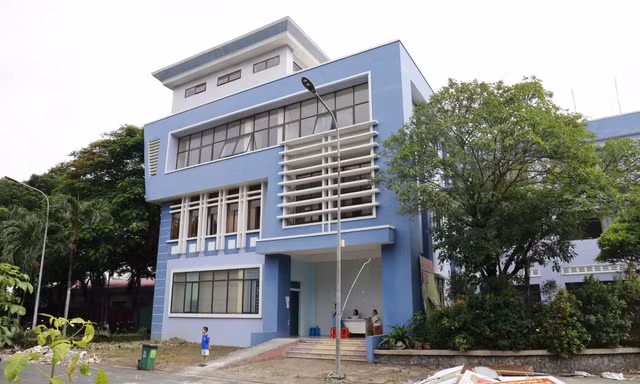 Hồi sinh trụ sở hành chính thành bệnh viện
