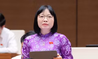 'Bật đèn vàng' với địa phương: Ba góc nhìn để đánh giá cán bộ