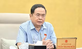 Chủ tịch Quốc hội: Miễn học phí là ‘một quyết định lịch sử chưa từng có’