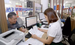 Trả lương công chức theo vị trí việc làm, tiến tới bỏ biên chế 'suốt đời' 