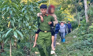 Tìm thấy cụ bà 79 tuổi đi lạc gần 4 ngày trong rừng ở Tuyên Quang