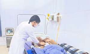 Cứu sống bệnh nhân nhiễm vi khuẩn ‘ăn thịt người’ nguy kịch