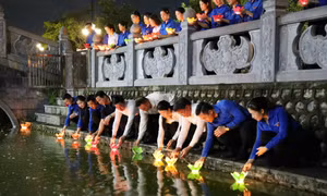 Lễ thắp nến tri ân các Anh hùng liệt sĩ tại Tuyên Quang