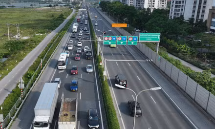 Cục CSGT: Nhiều xe xi-nhan, nháy đèn... xin vượt nhưng xe trước vẫn không nhường