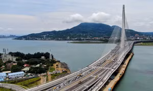 Cầu Đạm Giang, vắt ngang cửa sông Đạm Thủy