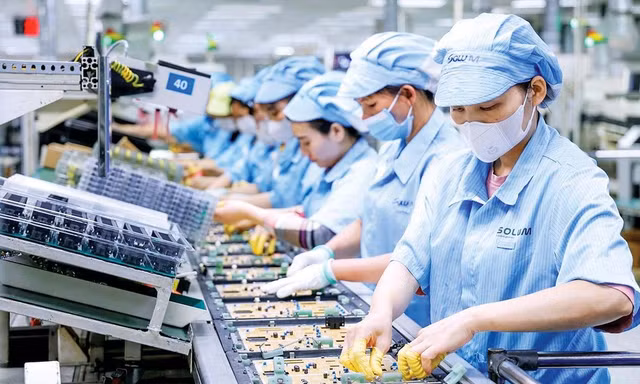 Chính phủ đặt trọng tâm vào phát triển công nghiệp hiện đại, đổi mới sáng tạo, chuyển đổi số để hiện thực hóa mục tiêu tăng trưởng Ảnh: Quốc Tuấn