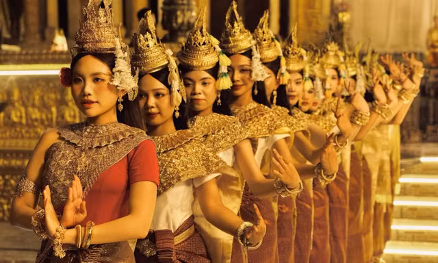 Chỉ sau gần 24 giờ ra mắt, MV Thiên đường với người thương của Phương Mỹ Chi vượt mốc một triệu lượt xem, nhận hơn 6.000 bình luận. Sau 5 ngày, MV đạt hơn 6 triệu lượt xem