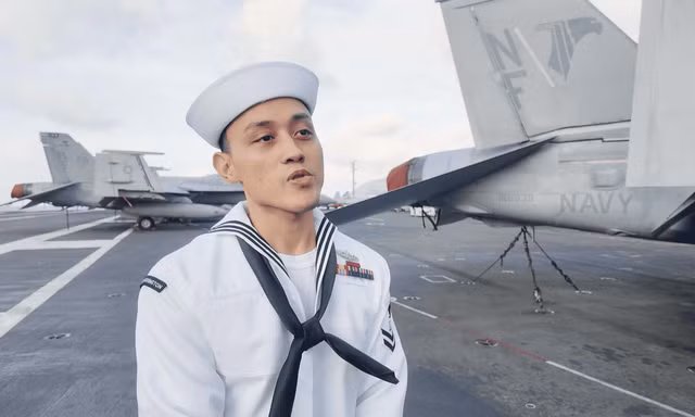 Tàu sân bay Mỹ USS George Washington trên vịnh Đà NẵngẢnh: Nguyễn Thành