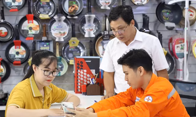 Khách hàng Đồng Nai có thêm hai kênh dịch vụ điện lực 