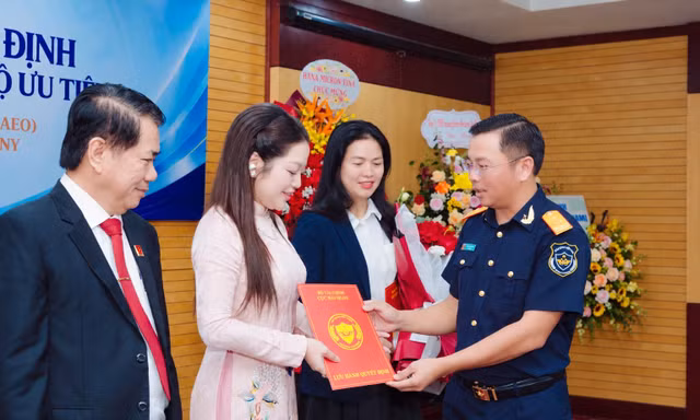Cải cách thủ tục hải quan : Gỡ nút thắt, giảm chi phí cho doanh nghiệp 