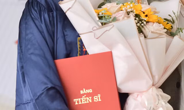 Quy định miễn phản biện độc lập đối với luận án dựa trên bài báo khoa học một lần nữa làm nóng tranh luận về liêm chính học thuật tại Việt Nam