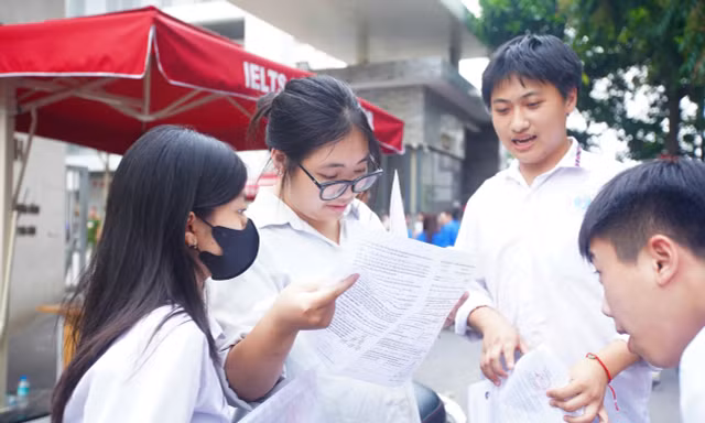 Thí sinh thi tốt nghiệp THPT 2025 Ảnh: ĐỨC NGUYỄN