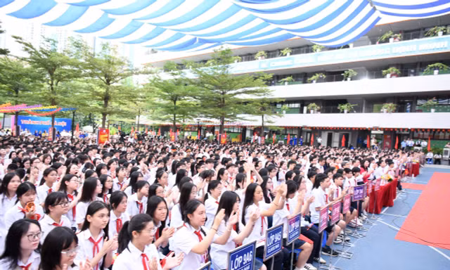 Học sinh Hà Nội trong lễ khai giảng năm học mới 