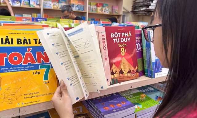 Sau khai giảng, nhiều học sinh vẫn chưa mua đủ sách