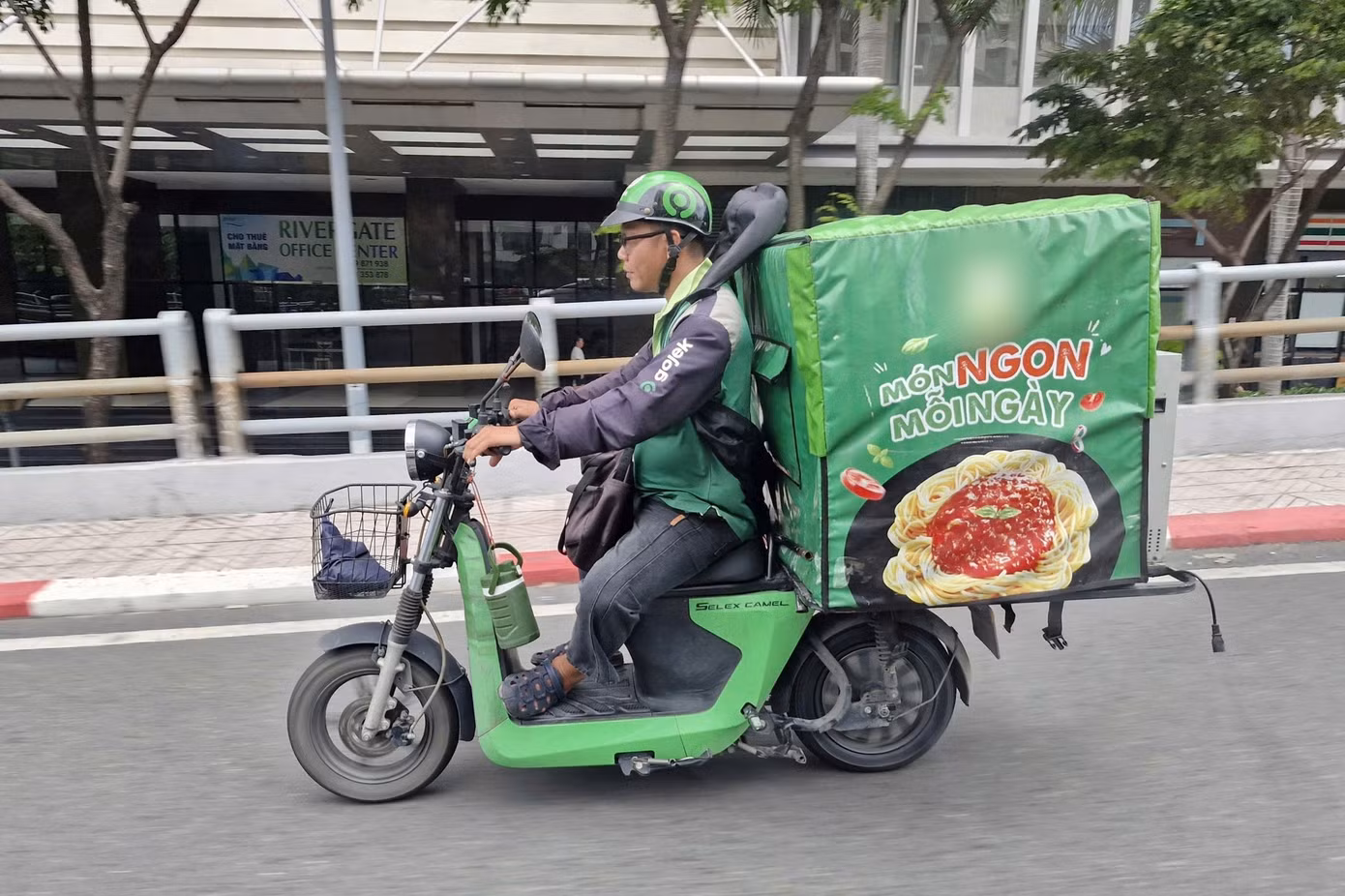 Honda Benly e: và Selex Camel có thể xem là những mẫu xe máy điện "tiên phong" nhắm đến nhu cầu chở hàng, giao nhận. Ảnh: Vĩnh Phúc, Phúc Hậu.