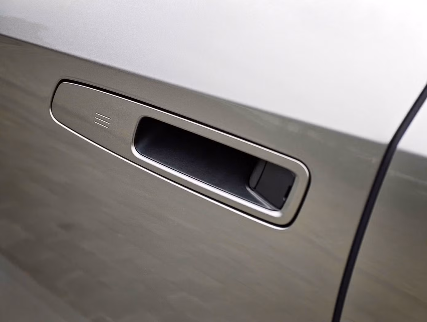 Tay nắm cửa dạng ẩn, hỗ trợ cải thiện tính khí động học.