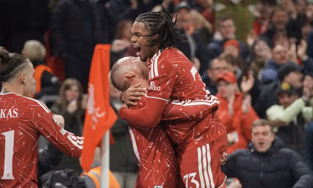 Liverpool thoát hiểm ngoạn mục ở Champions League 