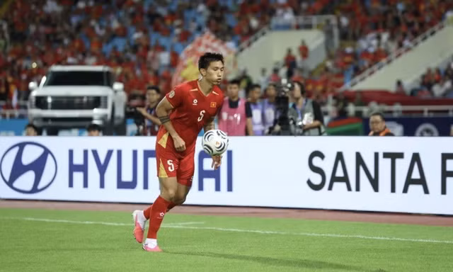 Ông Kim Sang-sik gọi lại Đoàn Văn Hậu vào đội tuyển Việt Nam
