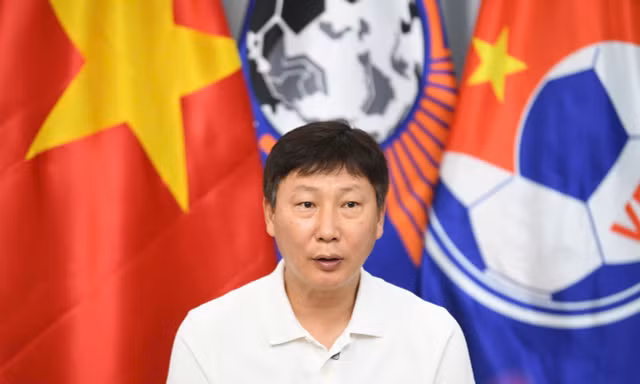 HLV Kim Sang-sik khẳng định đội tuyển Việt Nam cần tập trung tối đa dù đang dẫn đối thủ 2-0 sau trận lượt đi (ảnh Ngọc Tú)