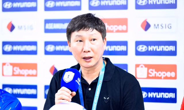 HLV Kim Sang-sik khẳng định đội tuyển Việt Nam cần tập trung tối đa dù đang dẫn đối thủ 2-0 sau trận lượt đi (ảnh Ngọc Tú)