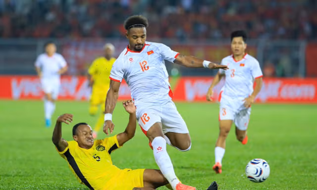 Trực tiếp Malaysia vs Việt Nam 0-0 (H1): Xuân Son bị phạm lỗi