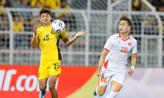 Trực tiếp Malaysia vs Việt Nam 0-0 (H1): Nguy hiểm!!! Malaysia phản công cực nhanh 