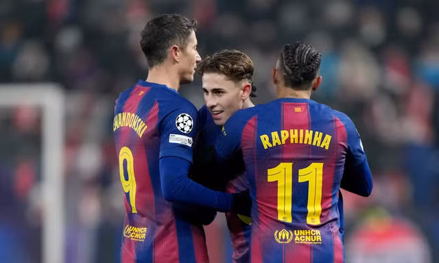 Barca ngược dòng thắng đậm Slavia Praha, Lewandowski thành tâm điểm