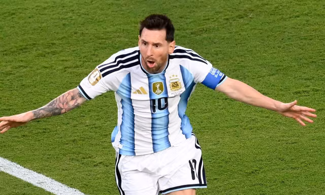Messi ghi hat-trick, Argentina vùi dập đội tuyển của ngôi sao gốc Việt