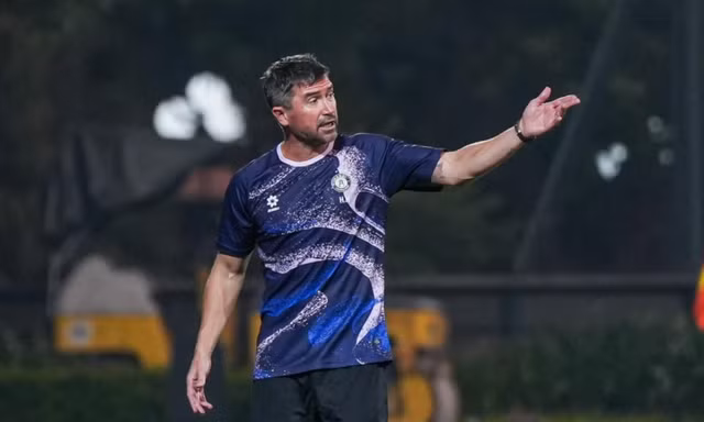 Từ Troussier đến Harry Kewell: Khi thương hiệu không đảm bảo cho chiến thắng 