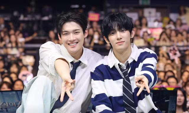 Không phải vé VVIP, đây mới là phần "phú bà" so găng tại fan meeting SikWoo