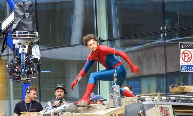Tom Holland bị chấn thương đầu, "Người Nhện 4" tạm hoãn khiến fan lo lắng