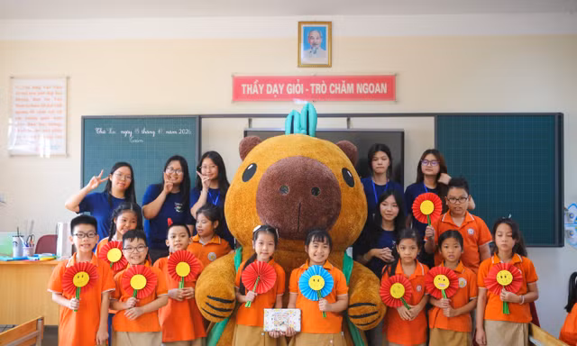 Teen Hà Nội tổ chức dự án quyên góp hơn 3000 cuốn sách gửi tặng trẻ em vùng cao