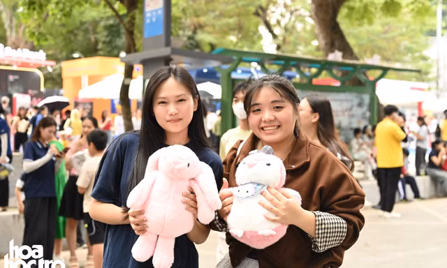 Thịnh Điển VOGUE 2026: Hề Mộng Dao vừa gây sốt ở Victoria, nay lại càn quét thảm đỏ