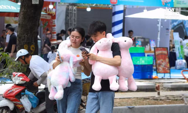 Gen Z ôm quà nặng tay từ Sóng Festival 2026, mong chờ fest Chạm Việt Nam 2