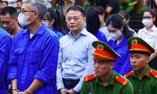Shark Bình tại phiên tòa sáng 26/10