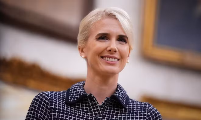 Tổng thống Mỹ Trump gây xôn xao vì tặng số tiền 'khủng' cho trợ lý thân cận