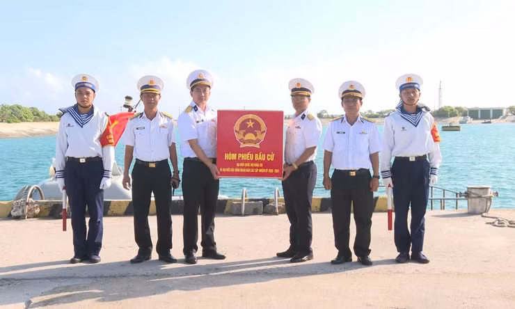 Quân dân đặc khu Trường Sa sẵn sàng cho ngày bầu cử sớm