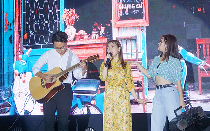 Dàn trai xinh, gái đẹp bùng nổ trong đêm hội "Chào tân sinh viên" ảnh 15