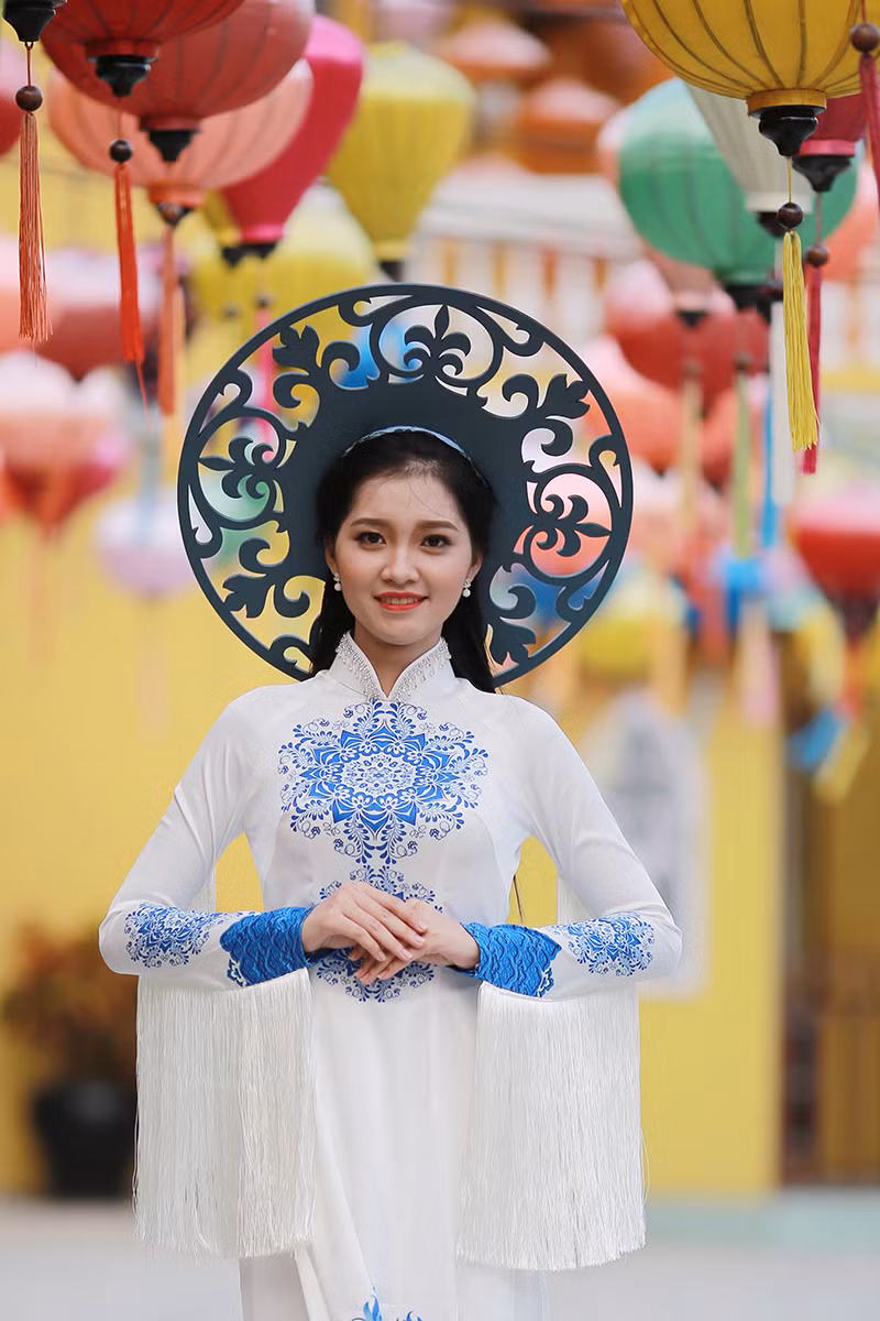 Hoa khôi sinh viên trong trang phục áo dài