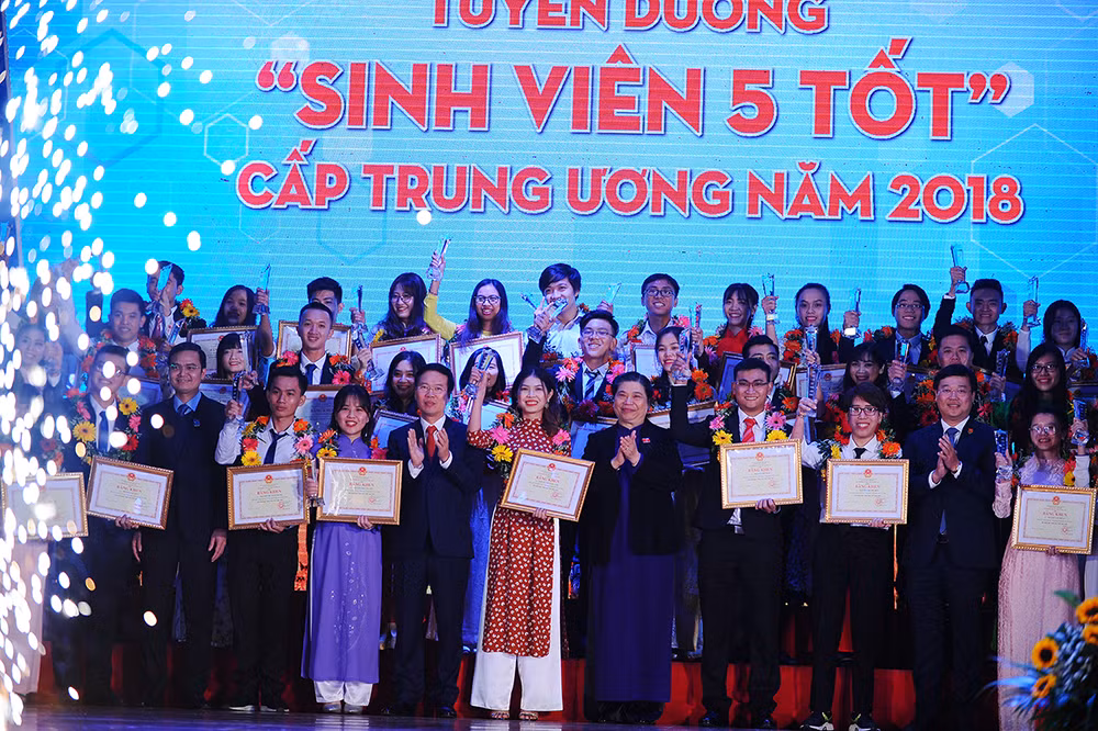 Vinh danh 190 Sinh viên 5 tốt cấp Trung ương