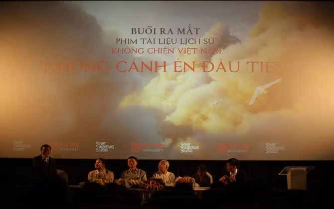 Lần đầu công chiếu bộ phim “ Những cánh én đầu tiên” tại Hà Nội