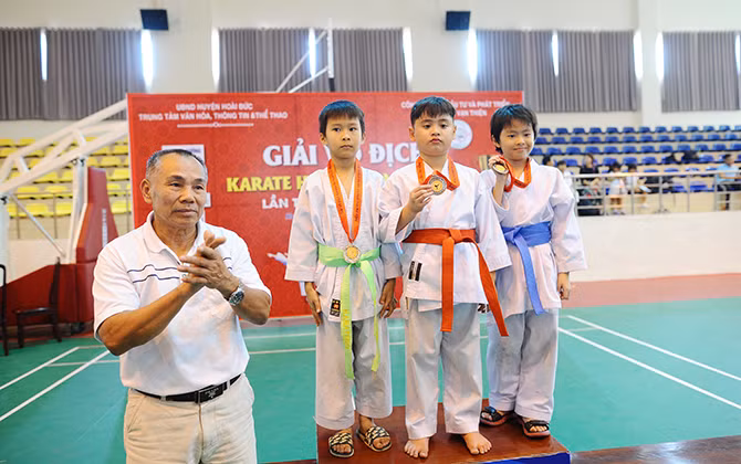 Võ sinh tranh tài tại giải Taekwondo huyện Hoài Đức mở rộng năm 2019