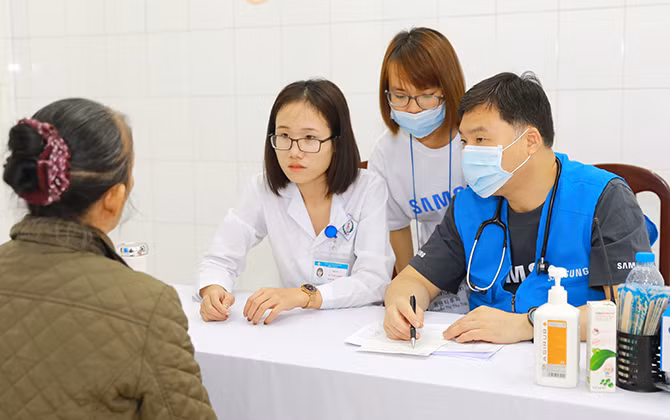 Hơn 3000 người dân được hỗ trợ khám chữa bệnh miễn phí