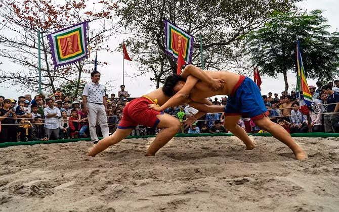 Hội vật làng Thủ Lễ ở Thừa Thiên Huế